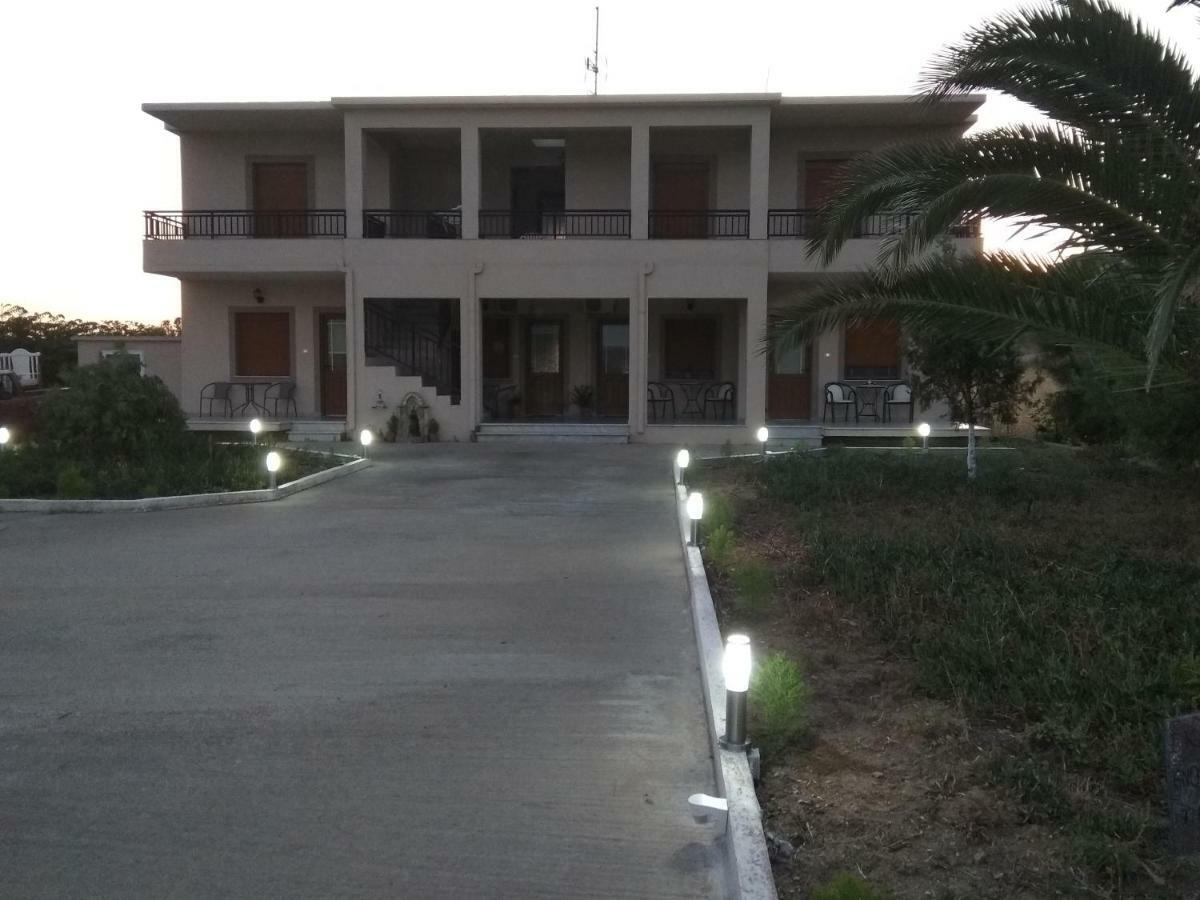 Vakis Apartments Romanon Bagian luar foto